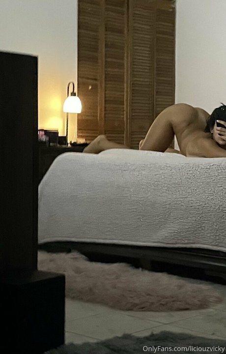 liciouzvicky hübsche nackte foto
