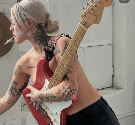 Lauren Sanderson porno kunst galerie