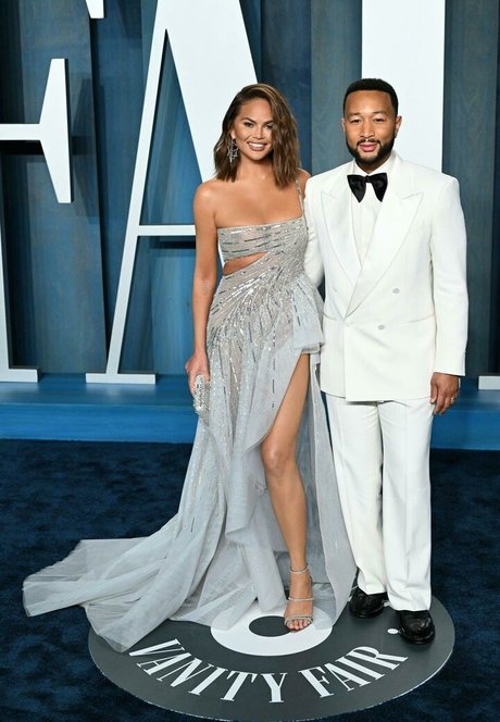 Chrissy Teigen hd sexy foto