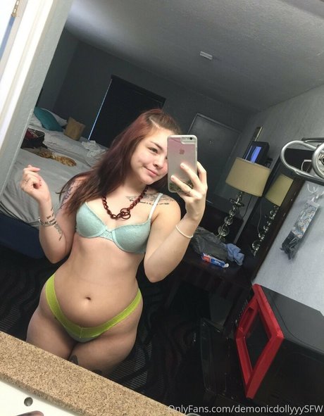 demonicdollyyysfw schauspielerin perfekte bilder