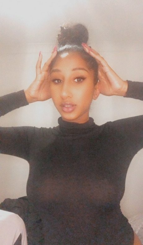 SannaTwinkle pornostar sexy fotos