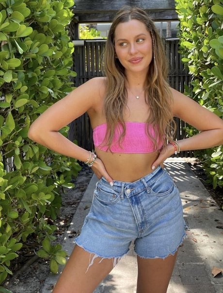 Natasha Bure erotische kostenlose foto