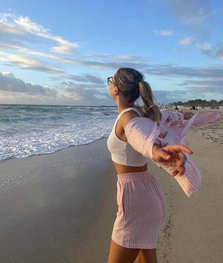 Natasha Bure top pornographische bilder