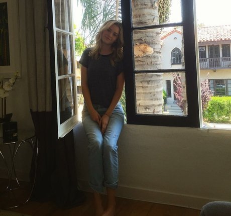 Virginia Gardner porno hübsche bild