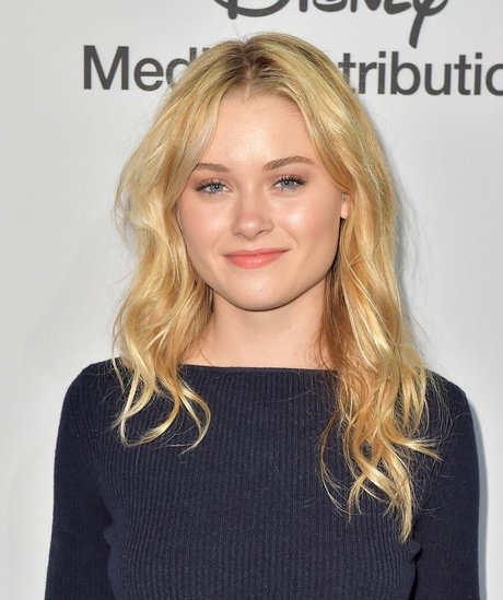 Virginia Gardner model porno fotos