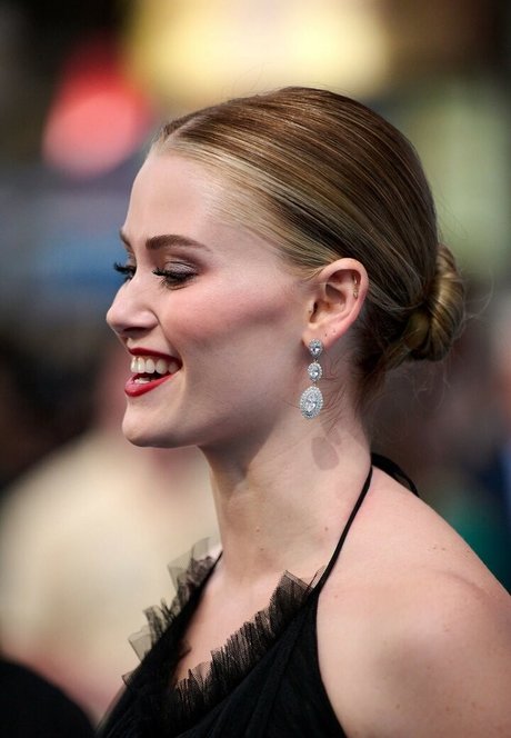 Virginia Gardner kunst exklusive bilder