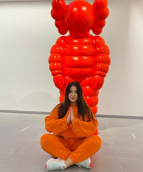 Elizaveta Tsareva sexy kunst galerie