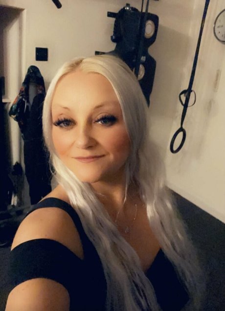 petitiepolly sexy kunst galerien