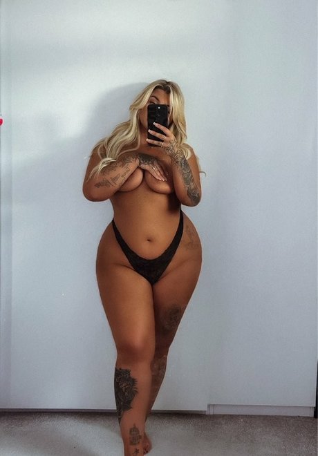 Onlyelliej sexy akt foto