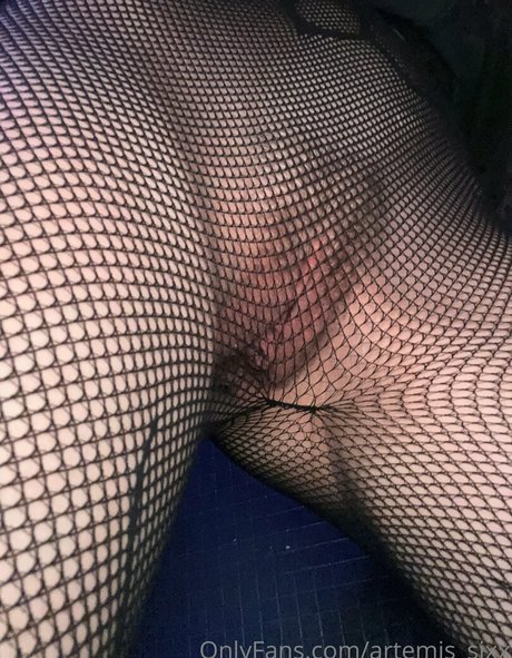 artemis sixx sexy akt foto