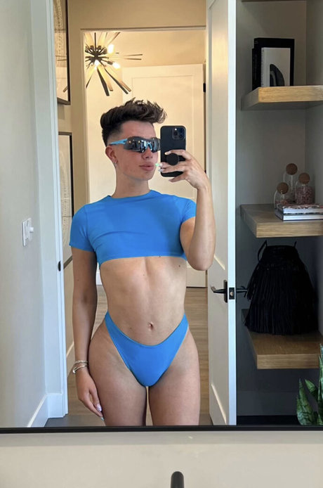 James Charles erwachsene pornostar fotos