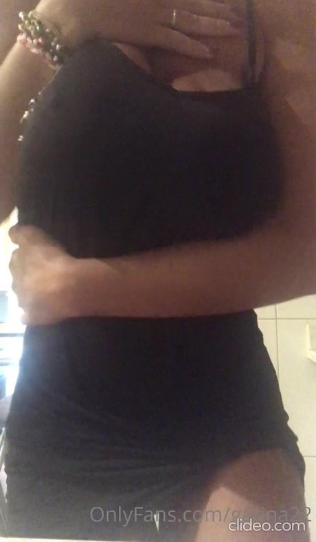 Gatina 22 hübsche nackten bild