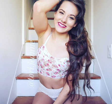 Tori jeanne heiße bild