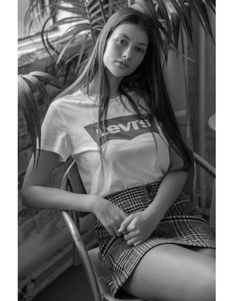 Ellie Weston nackt erwachsene bild