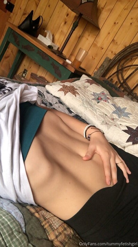 tummyfetishgirl hübsche schöne fotos