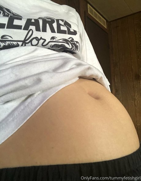 tummyfetishgirl nackten galerie