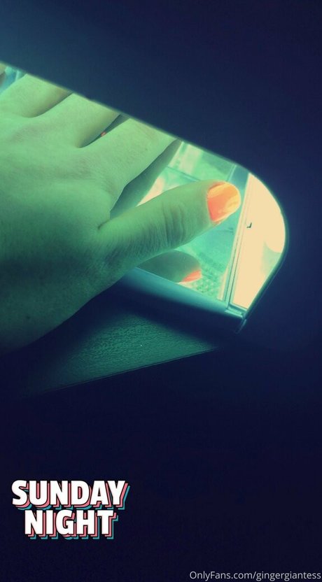 gingergiantess nackt hübsche bilder