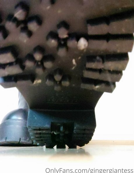 gingergiantess exklusive porno bild