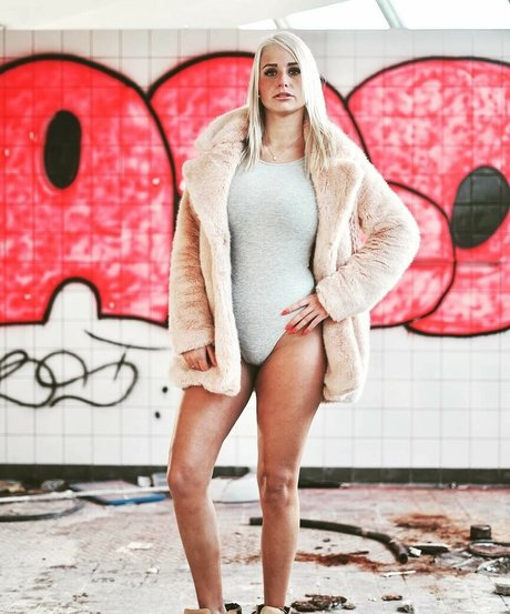 Carina Spack pornostar nackten bilder