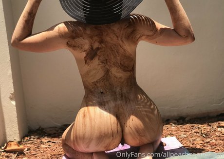 peachcreamzzz model nackte bild