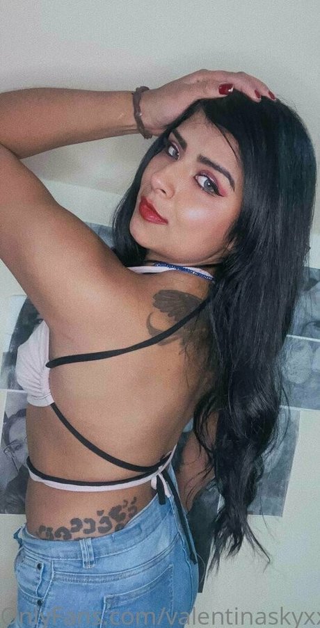 valentinaskyxx model nacktheit bild