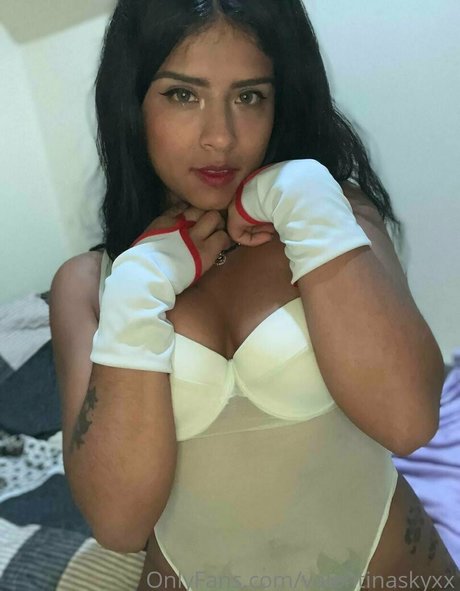 valentinaskyxx hübsche erotische bild
