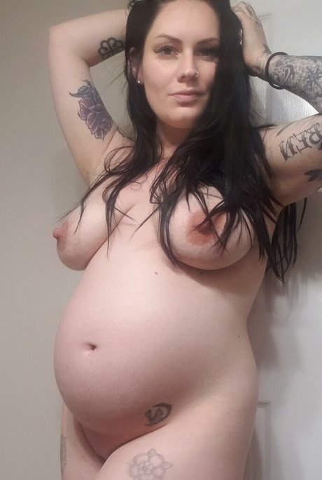 crucifix candy nacktheit archiv