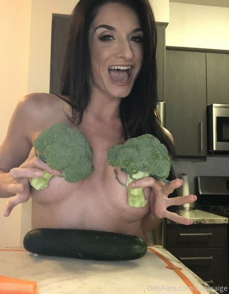 Silvia Saige pornostar akt galerie