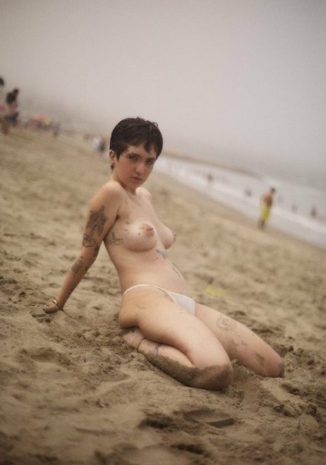 bulletproofmajo model hd bilder