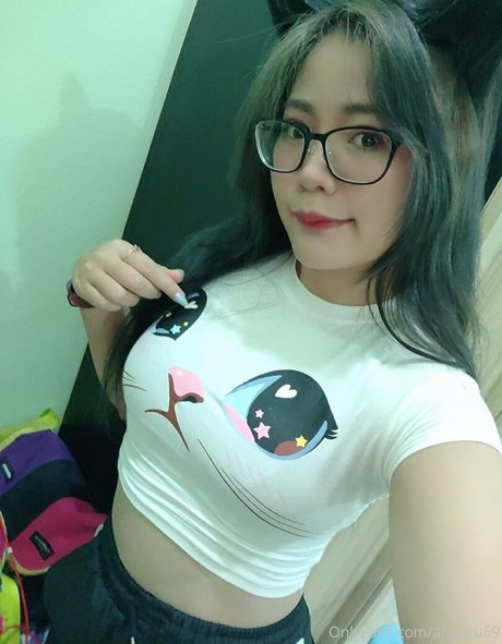 ai suru69 erotische nackte bild