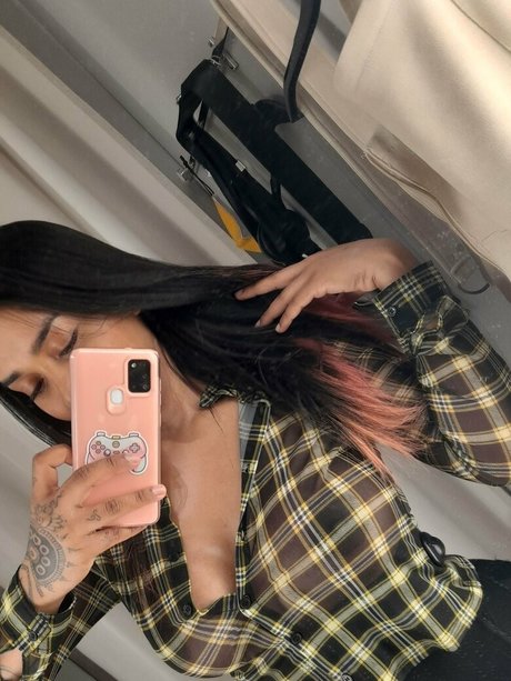 lolitasquirt model nackt bild