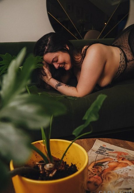 SarahCJB model akt bilder