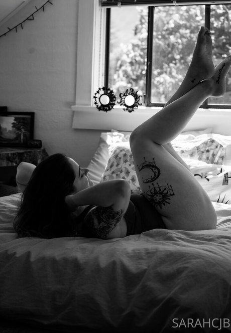 SarahCJB exklusive akt bild