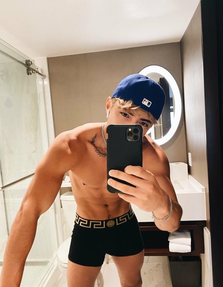 prettyboyaedan sexy hd fotos