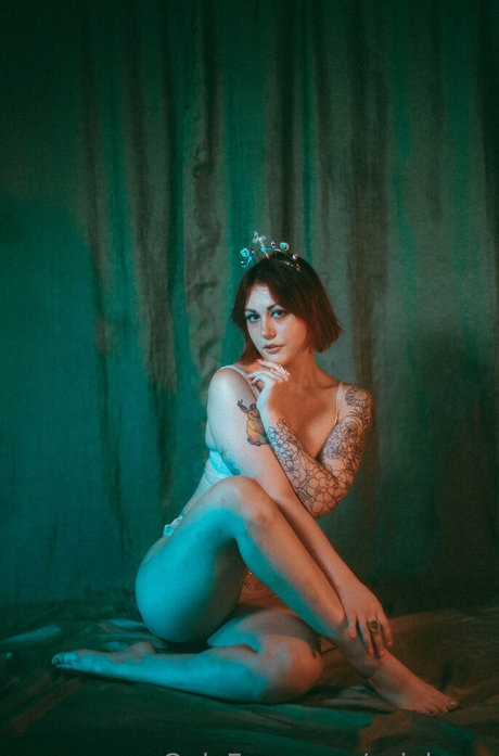 aziebugx model akt fotos