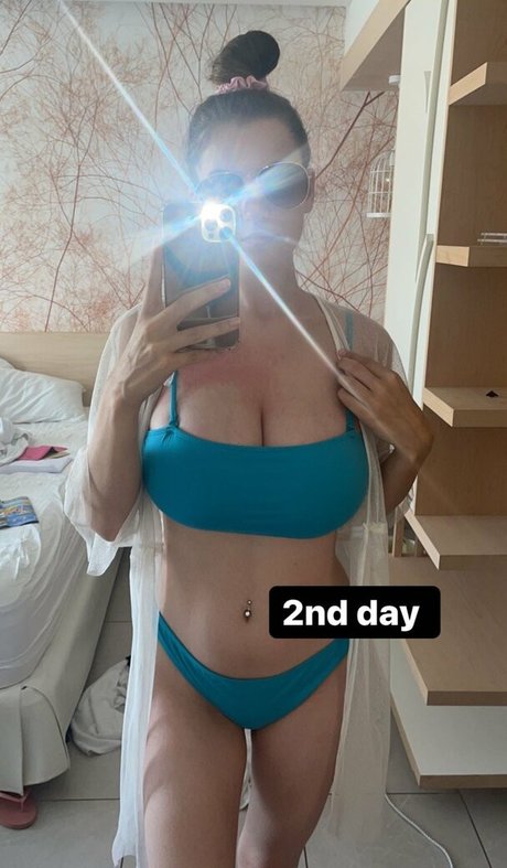 Chloe Louise Thomas sexy erotische galerie