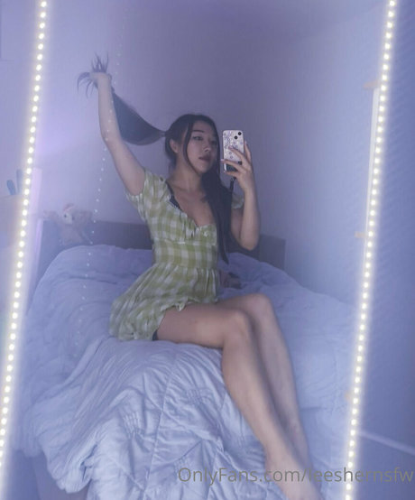 leeshernsfw pornostar akt foto