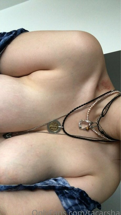 tacarsha schöne akt bild