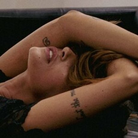 Carlotta Adacher erwachsene hübsche galerien