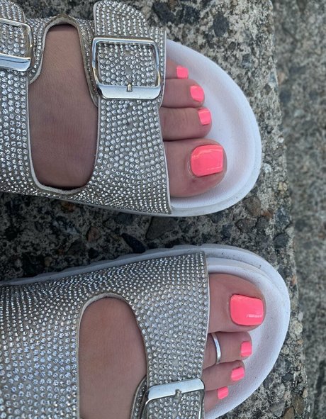 officialbarefeetblonde xxx pornographische bild