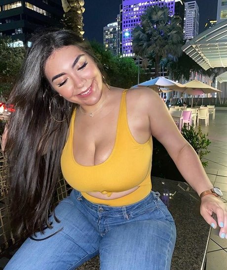 Nicky Nicole hd nackte bild