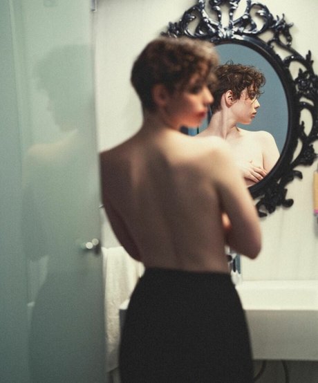 Didem ustuner model kunst bild