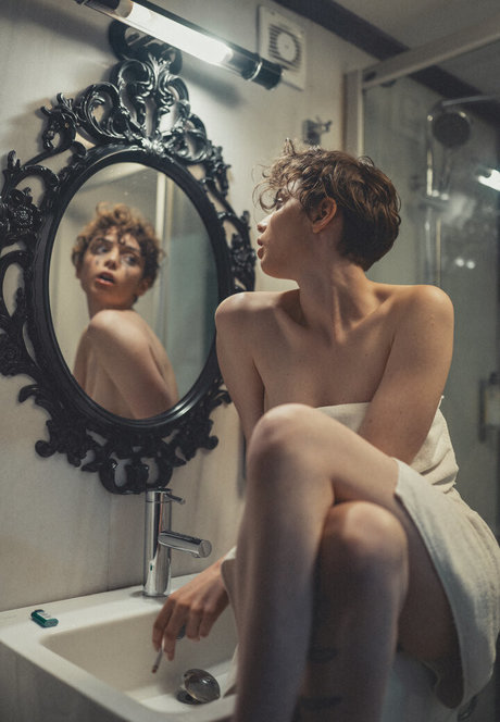 Didem ustuner erwachsene nackt bild