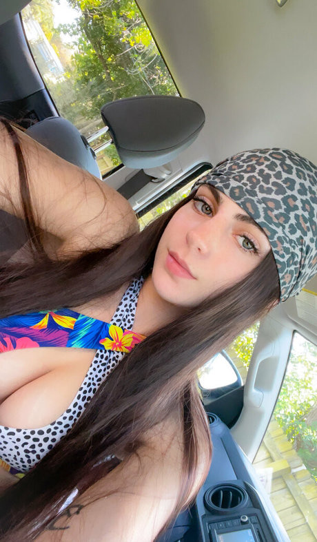 Luna Benna sexy top bilder