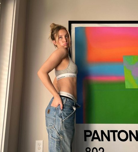 Riley Hubatka freie pornographische galerien