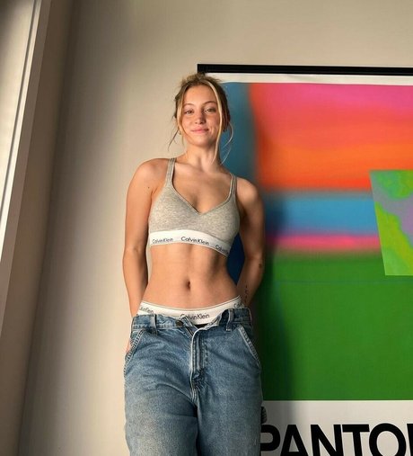 Riley Hubatka hd erwachsene galerie