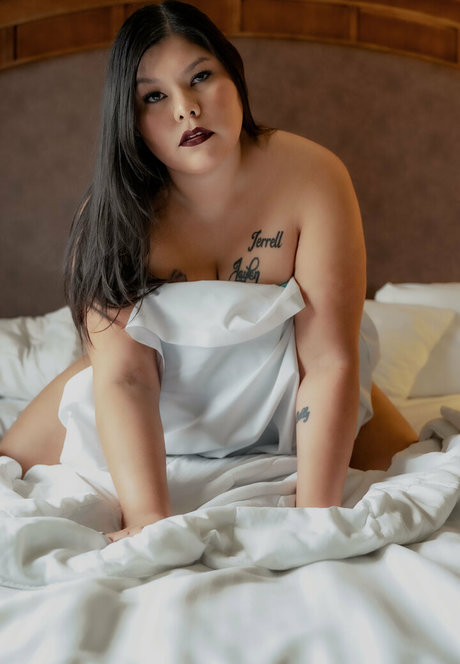 curvynativequeen xxx pornostar bild