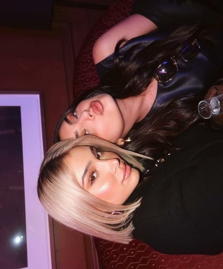 Camaryn Swanson erwachsene heiße bilder