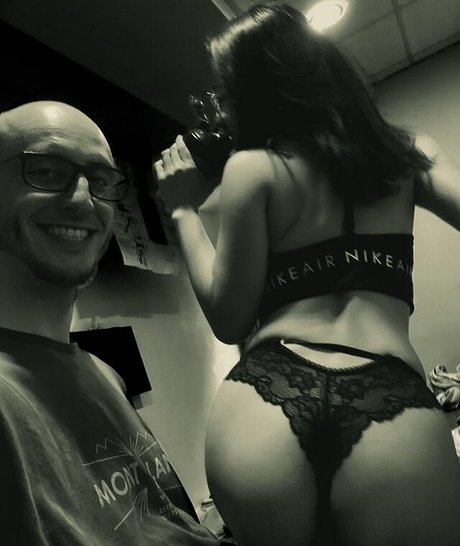 Sharon Wei kunst akt archiv