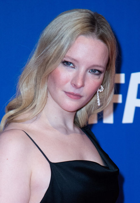 Morfydd Clark erotische freie fotos